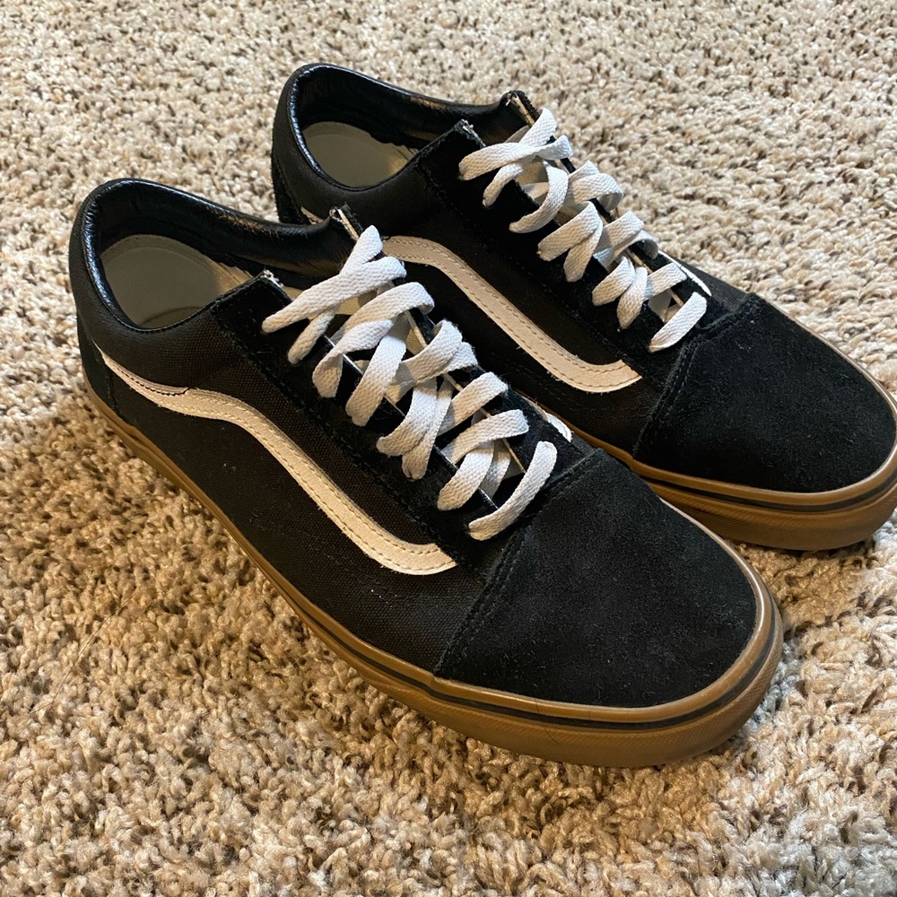 Men’s Vans Old Skool gum bottom shoes